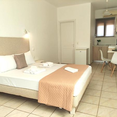 # 6 Giorgos & Chara Apartments 네아키도니아 외부 사진