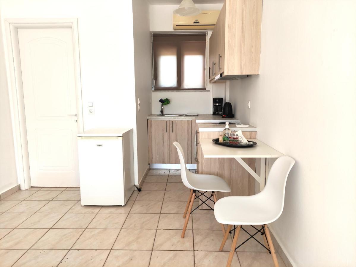 # 6 Giorgos & Chara Apartments 네아키도니아 외부 사진